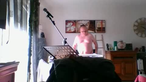 Snapshot of boycow915762 chatting on 09/12/25, 02:17 boycow915762 online show from 09/12/25, 02:17