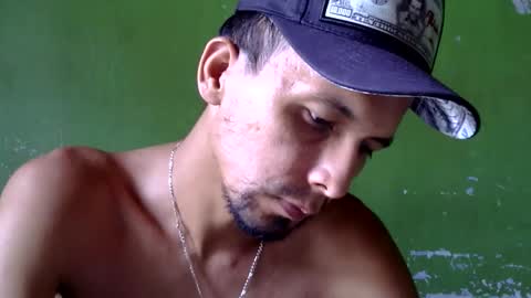 Snapshot of boycumlatino21 chatting on 09/23/25, 06:33 Boy online show from 09/23/25, 06:33
