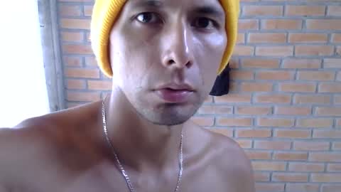 Snapshot of boycumlatino21 chatting on 10/13/25, 03:01 Boy online show from 10/13/25, 03:01