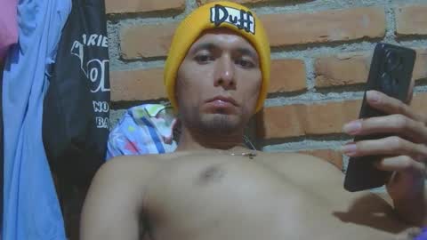 Snapshot of boycumlatino21 chatting on 03/25/26, 01:44 Boy online show from 03/25/26, 01:44