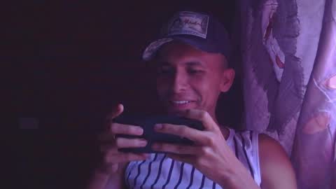 Snapshot of boycumlatino21 chatting on 05/01/26, 04:22 Boy online show from 05/01/26, 04:22
