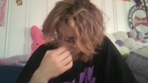 Snapshot of boywithbug chatting on 02/27/25, 06:42 boywithbug online show from 02/27/25, 06:42