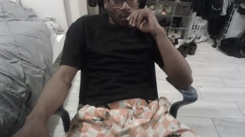 Snapshot of bquen400 chatting on 09/13/25, 04:23 bquen400 online show from 09/13/25, 04:23