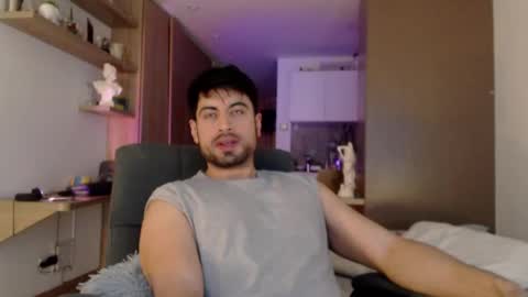 Snapshot of bradley_muscle chatting on 09/19/25, 07:25 Bradley online show from 09/19/25, 07:25