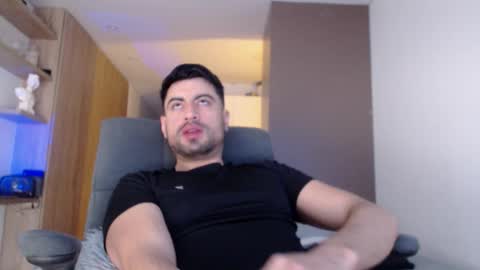 Snapshot of bradley_muscle chatting on 10/21/25, 06:52 Bradley online show from 10/21/25, 06:52