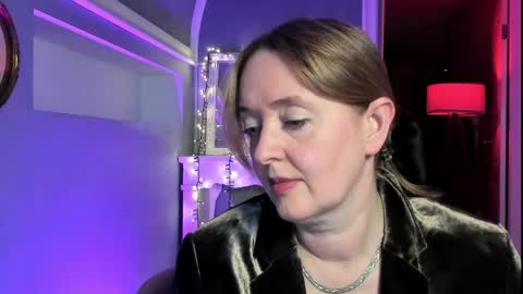 Snapshot of braingirl chatting on 05/20/26, 03:40 I see you X-twitter its braingirl online show from 05/20/26, 03:40