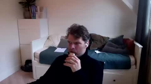 Snapshot of bram1944972145 chatting on 01/10/25, 10:17 Bram online show from 01/10/25, 10:17