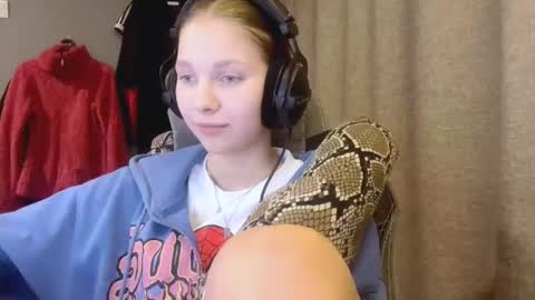 Alice online show from 11/04/25, 04:28