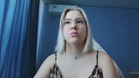 Snapshot of brandy__stars chatting on 11/16/25, 05:13 Belle online show from 11/16/25, 05:13