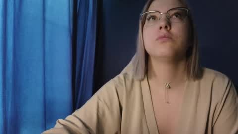 Snapshot of brandy__stars chatting on 11/22/25, 04:11 Belle online show from 11/22/25, 04:11