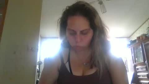 Snapshot of bratbrat23 chatting on 12/17/25, 08:59 Bay online show from 12/17/25, 08:59