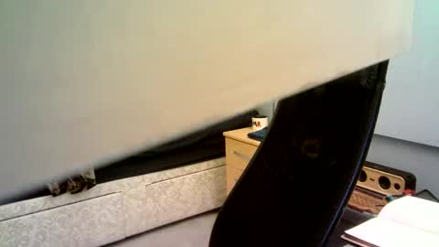 Snapshot of bratdownunder chatting on 11/08/25, 12:00 Bratdownunder online show from 11/08/25, 12:00