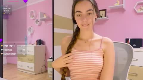 Annie online show from 09/26/25, 05:28