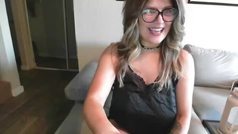 Snapshot of brattybarbiebabe chatting on 07/27/26, 01:12 BrattyBarbieBabe online show from 07/27/26, 01:12