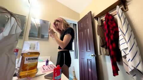 Snapshot of bray19509 chatting on 12/14/25, 02:44 bray19509 online show from 12/14/25, 02:44