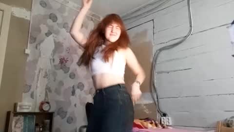 Snapshot of breannedevier chatting on 02/25/26, 07:18 Dina online show from 02/25/26, 07:18