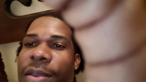 Snapshot of breez915900 chatting on 02/11/26, 02:05 breez915900 online show from 02/11/26, 02:05