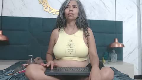 BRENDA VELASQUEZ online show from 04/19/26, 09:41