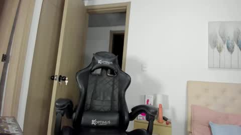 Snapshot of brenda_x_x chatting on 11/05/25, 01:05 Brenda online show from 11/05/25, 01:05