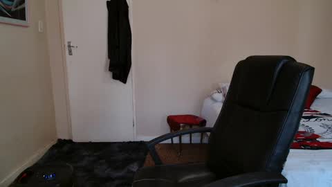 ask me lol online show from 04/07/26, 06:36