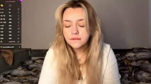 Mia   online show from 04/23/26, 08:24