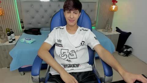 Snapshot of brent18_ chatting on 01/16/26, 02:37 Esteban online show from 01/16/26, 02:37