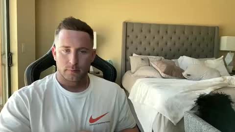 Snapshot of brettmycles chatting on 01/16/25, 06:37 Brett Mycles online show from 01/16/25, 06:37