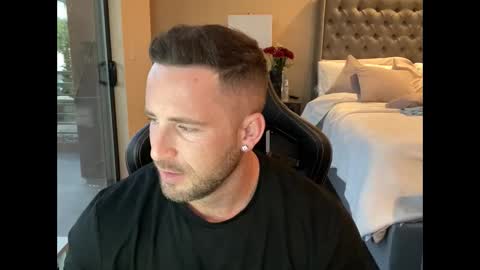 Snapshot of brettmycles chatting on 02/22/25, 01:33 Brett Mycles online show from 02/22/25, 01:33