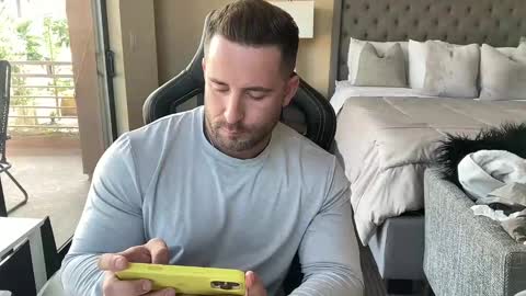 Snapshot of brettmycles chatting on 09/17/25, 08:32 Brett Mycles online show from 09/17/25, 08:32