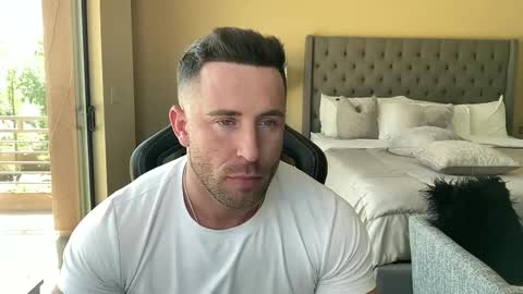 Snapshot of brettmycles chatting on 09/26/25, 06:23 Brett Mycles online show from 09/26/25, 06:23