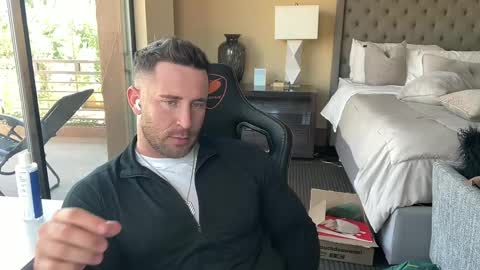 Snapshot of brettmycles chatting on 09/29/25, 08:46 Brett Mycles online show from 09/29/25, 08:46