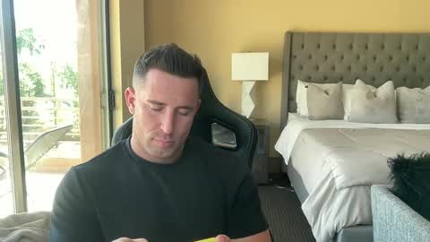 Snapshot of brettmycles chatting on 10/02/25, 06:04 Brett Mycles online show from 10/02/25, 06:04