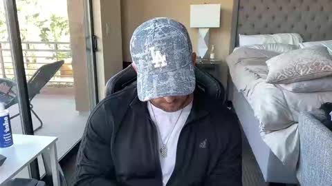 Snapshot of brettmycles chatting on 10/27/25, 10:47 Brett Mycles online show from 10/27/25, 10:47