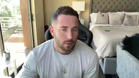 Snapshot of brettmycles chatting on 10/30/25, 05:57 Brett Mycles online show from 10/30/25, 05:57