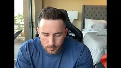 Snapshot of brettmycles chatting on 11/25/25, 09:59 Brett Mycles online show from 11/25/25, 09:59