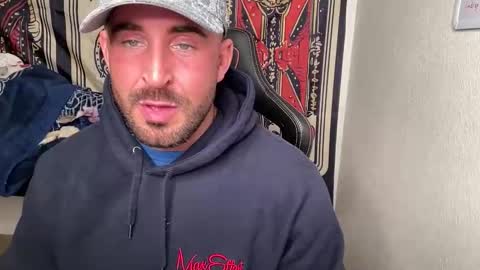 Snapshot of brettmycles chatting on 02/17/26, 06:21 Brett Mycles online show from 02/17/26, 06:21