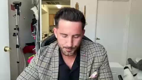 Snapshot of brettmycles chatting on 07/23/26, 06:39 Brett Mycles online show from 07/23/26, 06:39