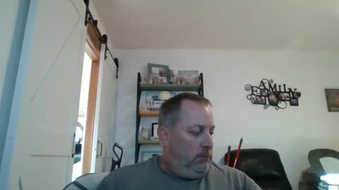 Snapshot of brettsky chatting on 12/03/24, 08:17 hey online show from 12/03/24, 08:17