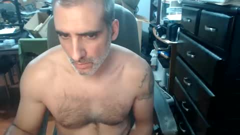 Snapshot of brfer chatting on 12/21/24, 03:25 Fer online show from 12/21/24, 03:25