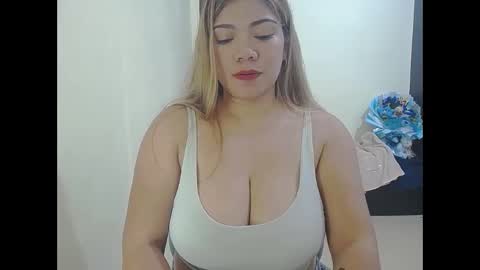 Snapshot of briana_lovexx chatting on 05/29/26, 01:53 Briana online show from 05/29/26, 01:53