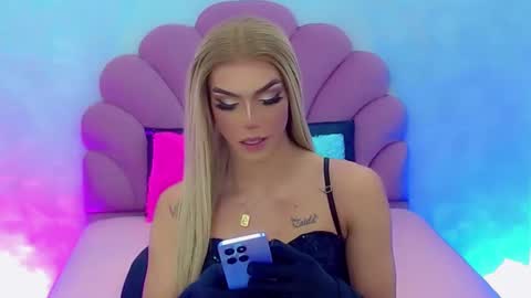 BRIANA online show from 01/05/25, 04:47