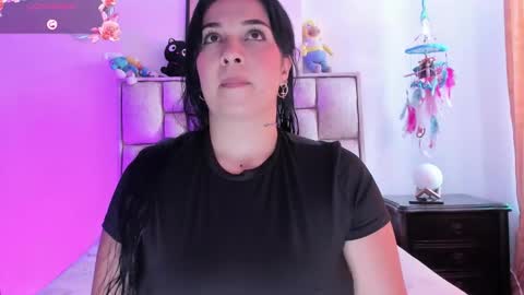 Snapshot of brianaguzman chatting on 10/16/25, 06:42 online show from 10/16/25, 06:42