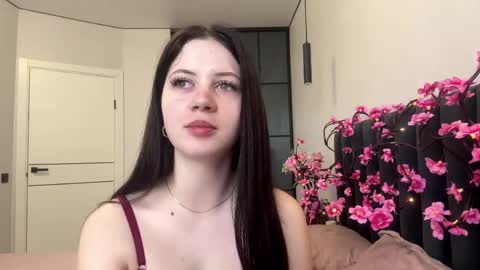 I am Valery ntmu Lets hit 10 Thumbs Up together We are almost done online show from 04/24/26, 07:11