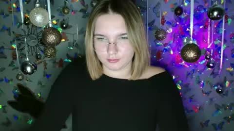 Snapshot of brianna_anny chatting on 11/07/25, 08:53 shiny smile online show from 11/07/25, 08:53