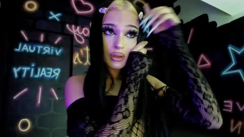 Snapshot of brianna_the_doll chatting on 12/19/24, 05:40 Brianna online show from 12/19/24, 05:40