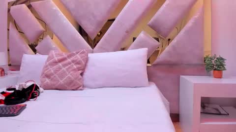 Brianna  online show from 12/01/25, 12:54