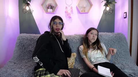 Snapshot of briarandblair chatting on 12/17/24, 02:00 briarandblair online show from 12/17/24, 02:00