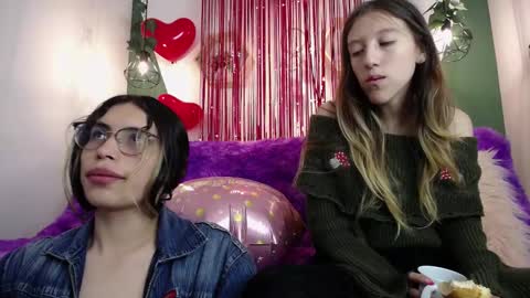 Snapshot of briarandblair chatting on 02/19/25, 02:34 briarandblair online show from 02/19/25, 02:34