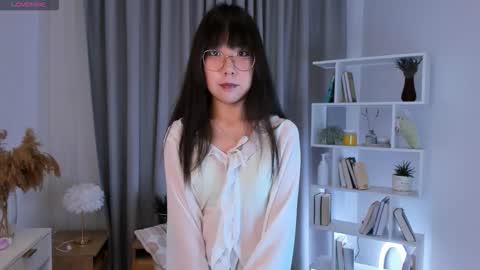 Snapshot of bridgetbottrell chatting on 12/23/25, 01:14 Hanna online show from 12/23/25, 01:14