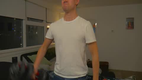 Snapshot of bright_bi chatting on 12/01/25, 01:43 bright bi online show from 12/01/25, 01:43